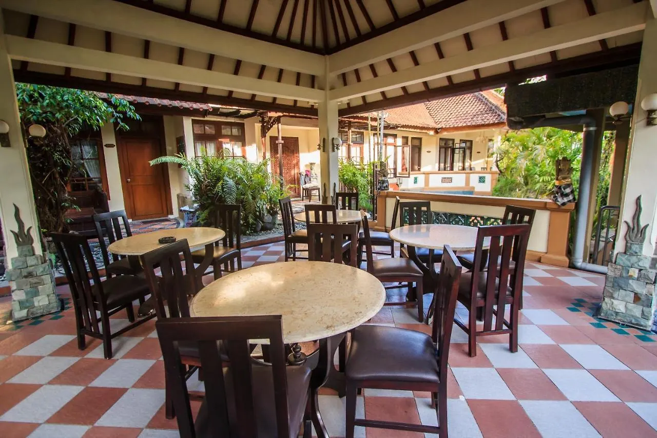 Sri Ratu Hotel Legian  2*, Legian (Bali)